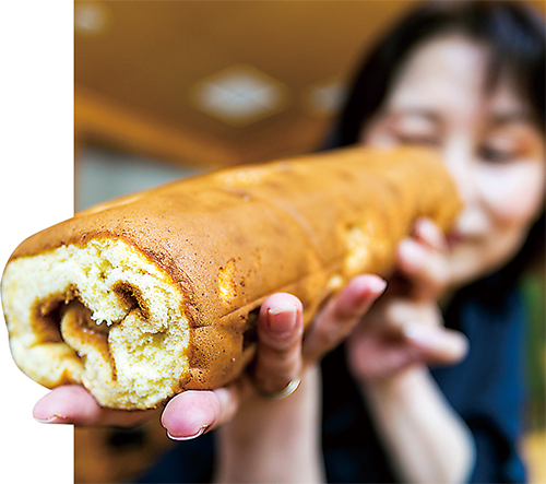 吉澤菓子店の「くるみかすてら」は、１本丸ごと食べたいくらいのおいしさ。１切れタイプもあり