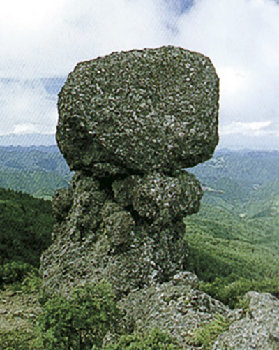 森吉山の冠岩