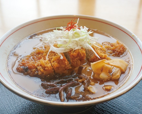 「桃豚かつラーメン」