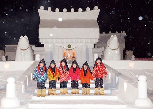 雪で作られた「犬っこ神社」