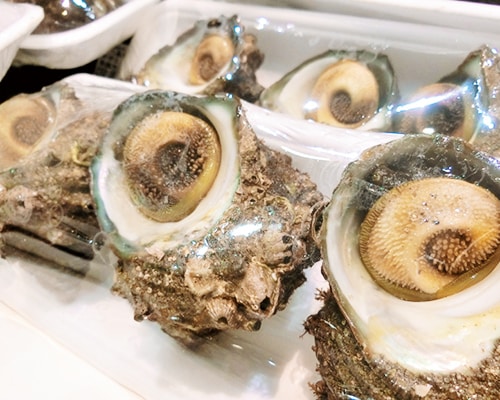 物産館で販売しているサザエ