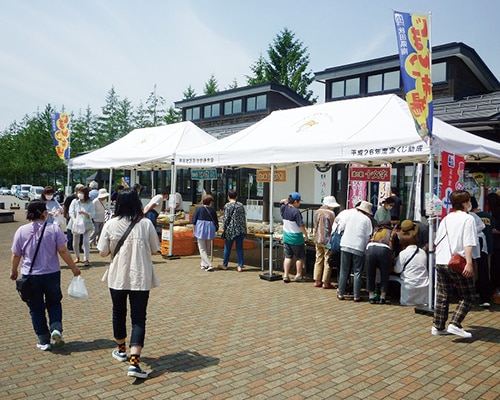 「じまんこ市場」の様子