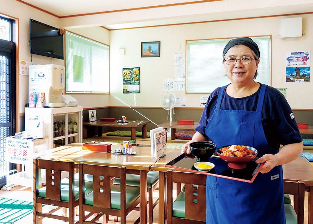 善助屋食堂の店主・赤沼秋子さん