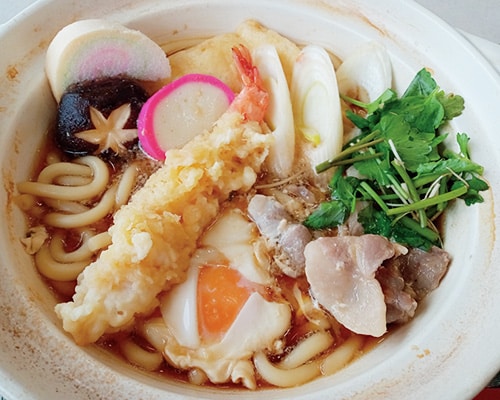 海老天がのった「鍋焼うどん」
