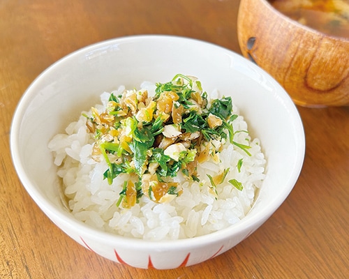 「ほろほろ」を盛りつけたご飯