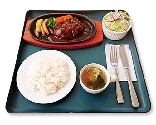 ボリュームのある「秋田由利牛入りハンバーグ」