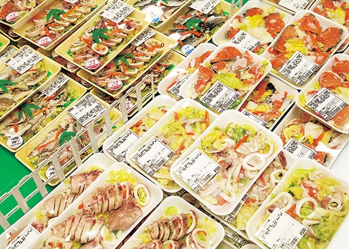 たくさんの種類が並ぶイカ寿し