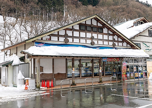 一風変わったコンビニの外観
