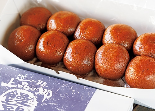 黒糖風味の小ぶりな和菓子「上品の郷饅頭」