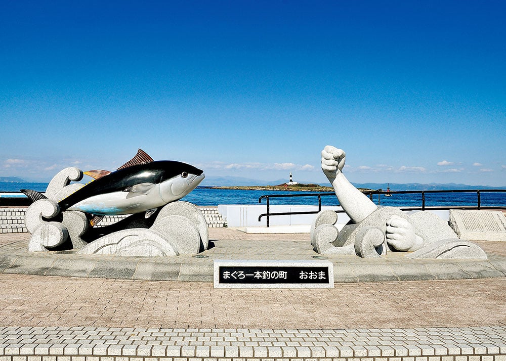 まぐろの一本釣りで有名な大間町をアピールする「一本釣りモニュメント」