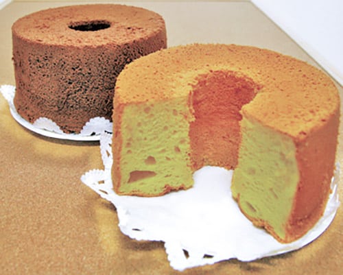 ホールのシフォンケーキ