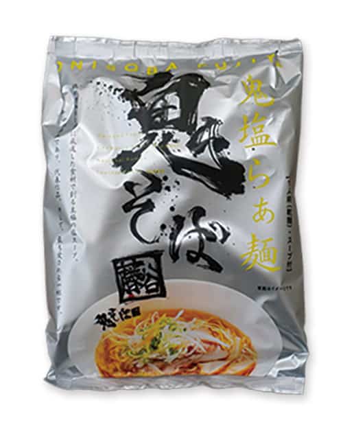 銀色のパッケージに入った袋麺