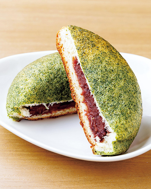 緑色の青苧を塗って焼いたあんぱん