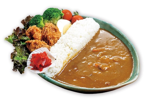 ホタテフライやゆで卵をトッピングした「ダムカレー」